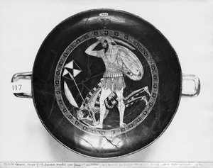 Attic rød-figur kop, der forestiller en græsk hoplit, der slår en falden persisk soldat, der holder en standard, ca. 490 f.Kr. (keramik) (se også 77256)